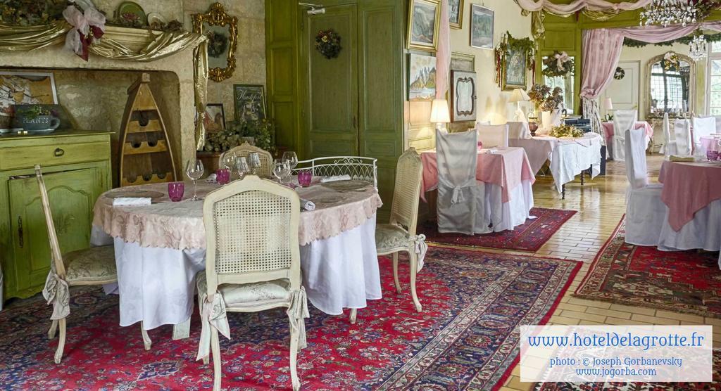 Hotel De La Grotte Монтиньяк Экстерьер фото